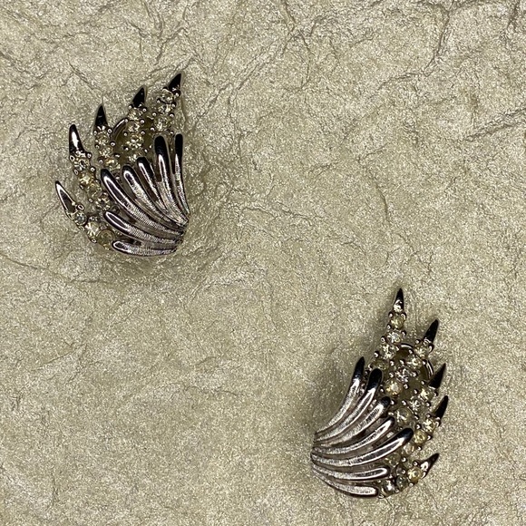 Vintage Silver Tone and Crystal Fan Clip Earrings - Picture 4 of 6